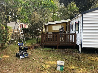 Prestation de services, nettoyage et démoussage terrasse, auvent, mobilhome, protection antimousse, nettoyage et entretien de votre intérieur.